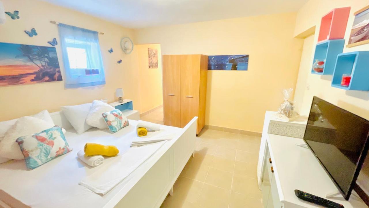 Colorful And Happy Apartment Sukosan - With Parking Eksteriør bilde