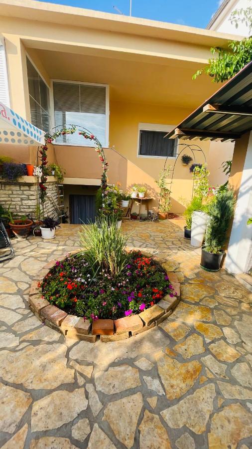 Colorful And Happy Apartment Sukosan - With Parking Eksteriør bilde