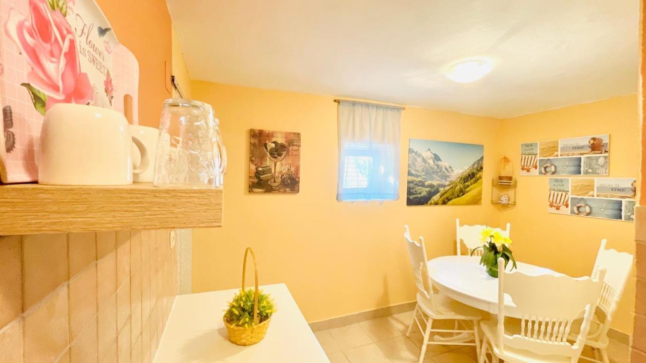 Colorful And Happy Apartment Sukosan - With Parking Eksteriør bilde